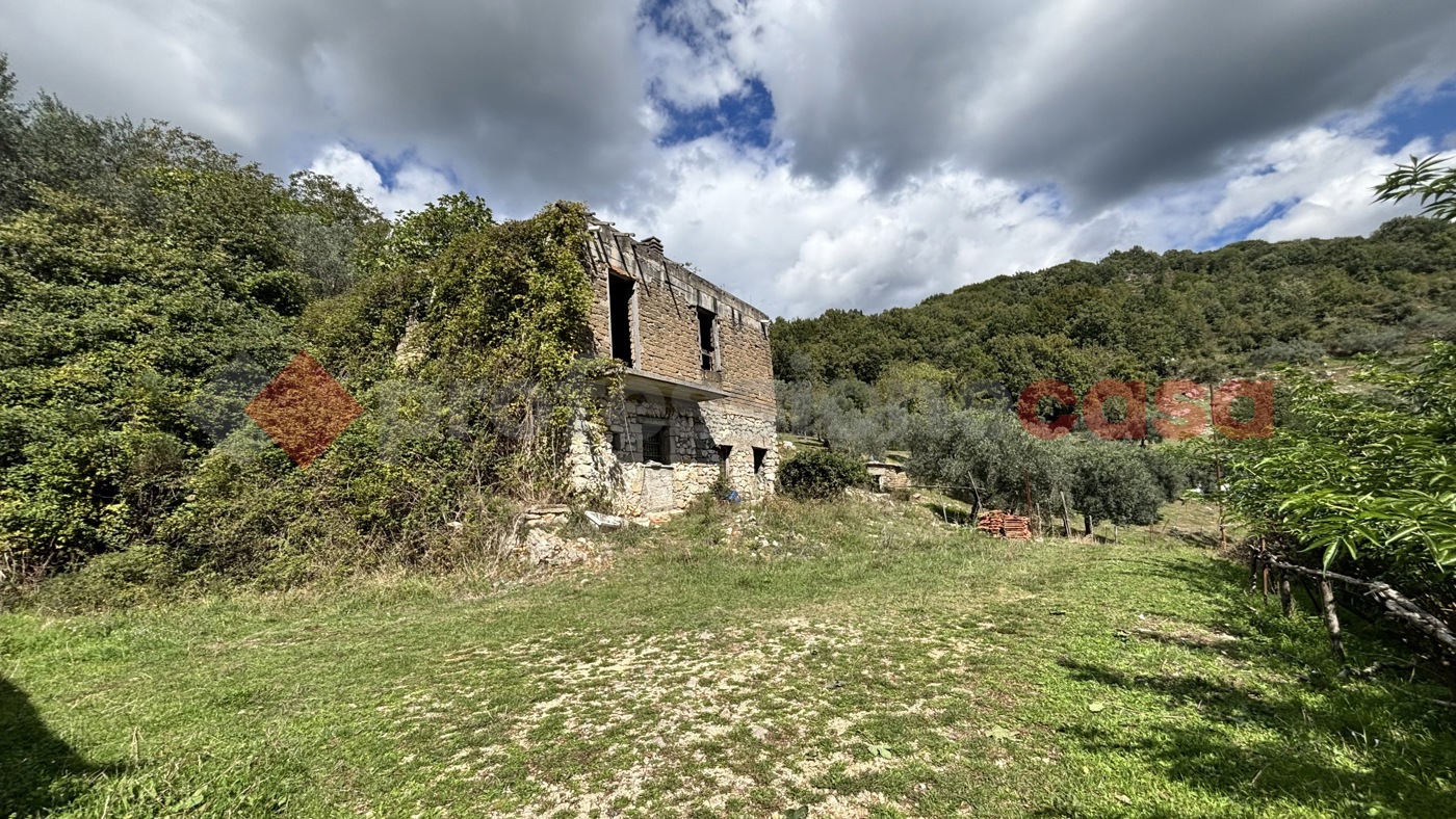 Rustico in vendita a Torre Cajetani