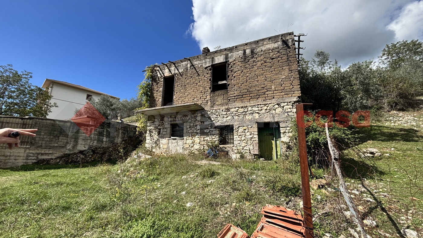 Rustico in vendita a Torre Cajetani