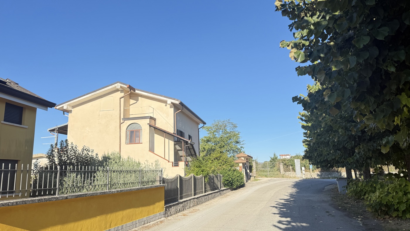 Villa Bifamiliare ristrutturata a Torre Cajetani