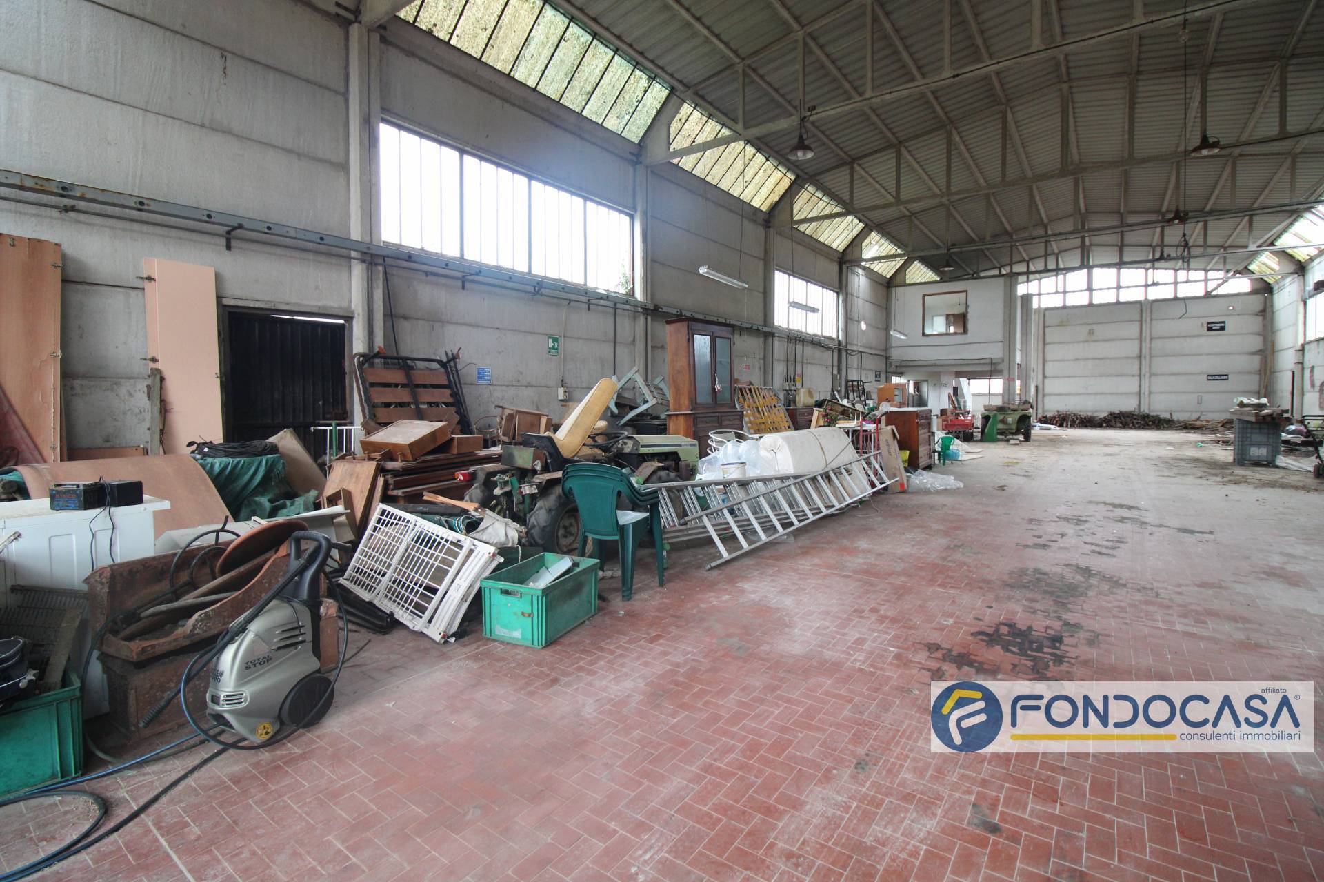Capannone in vendita a Buti, Cascine