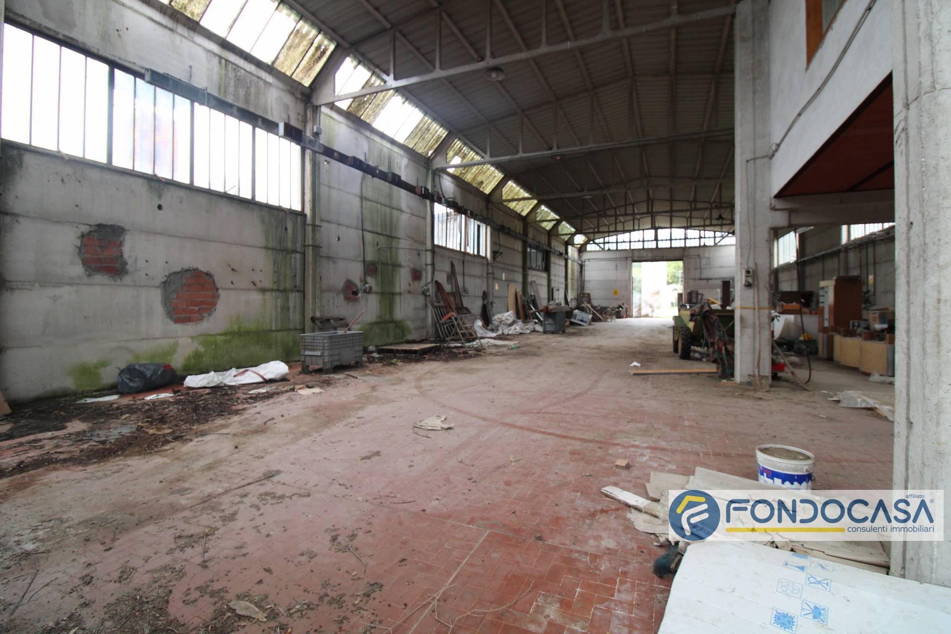 Capannone in vendita a Buti, Cascine