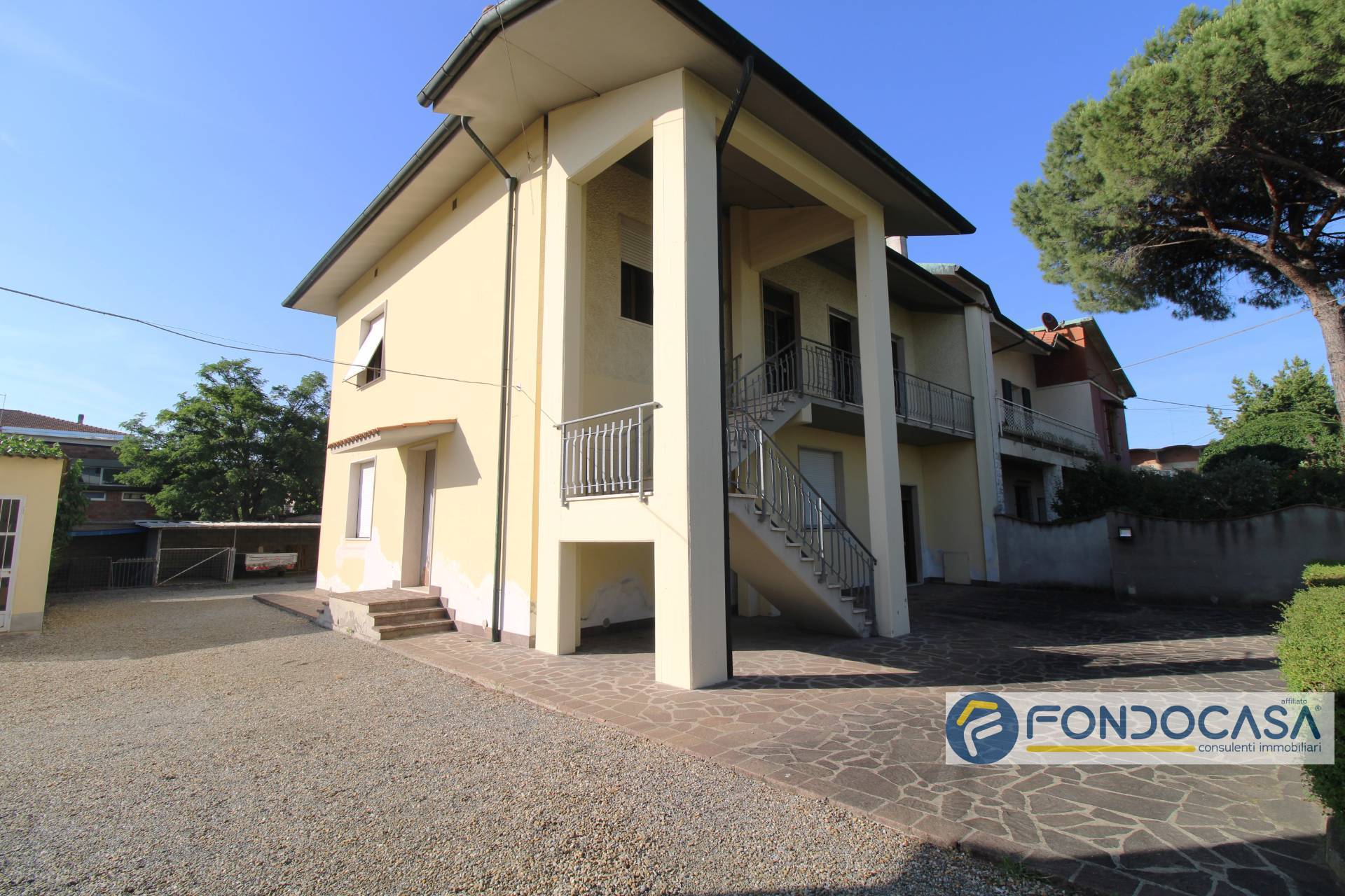Villa bifamiliare in vendita a Castelfranco di Sotto