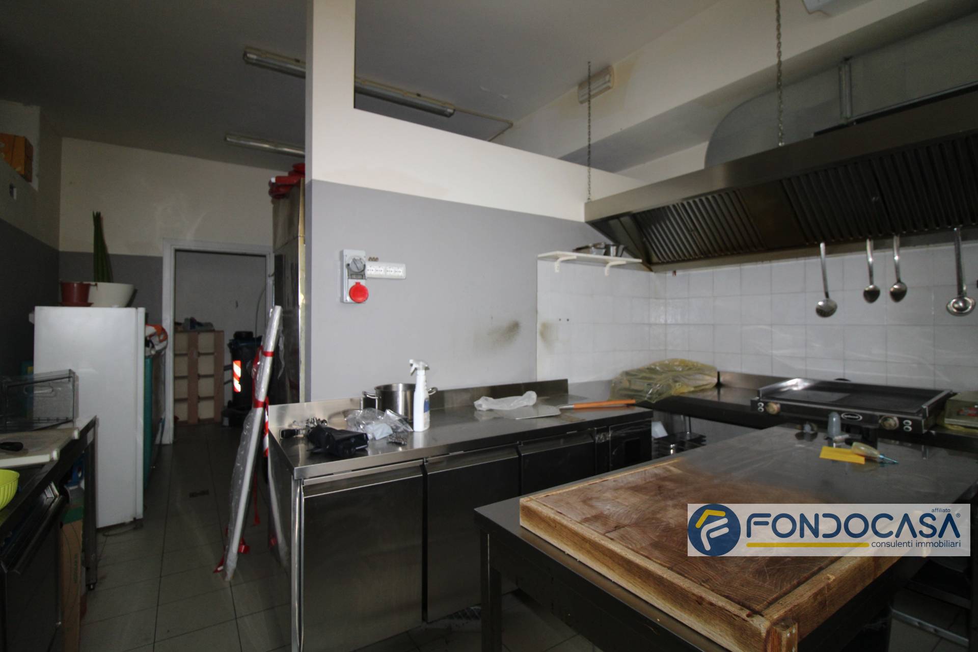 Locale commerciale in vendita a Pontedera