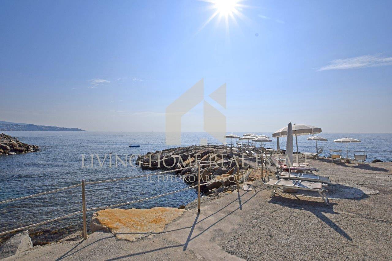 Appartamento in vendita a Sanremo, Capo Nero