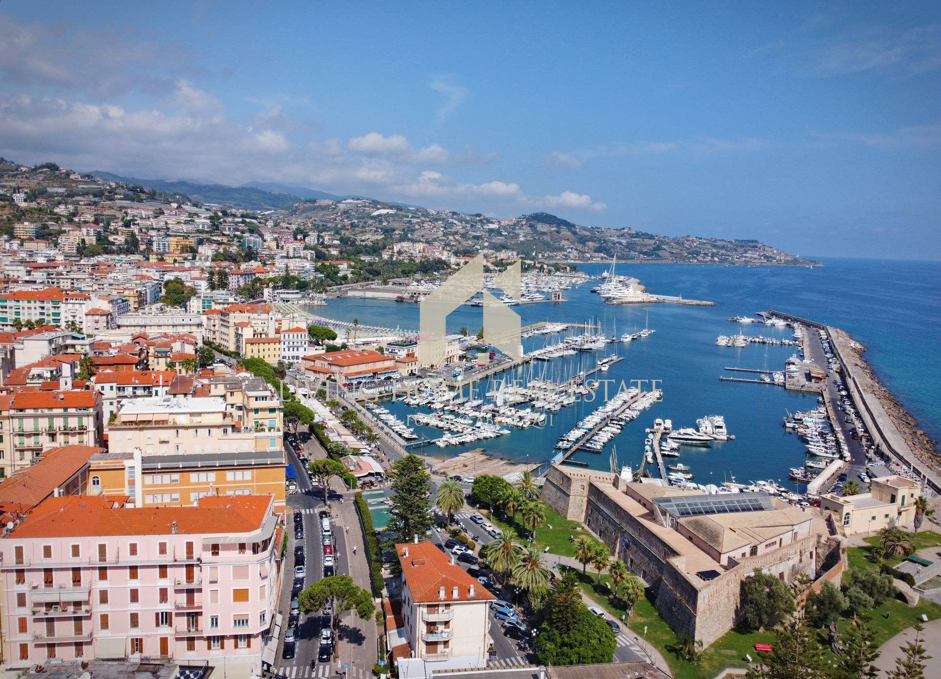 Locale commerciale in vendita a Sanremo, Centro - Marina