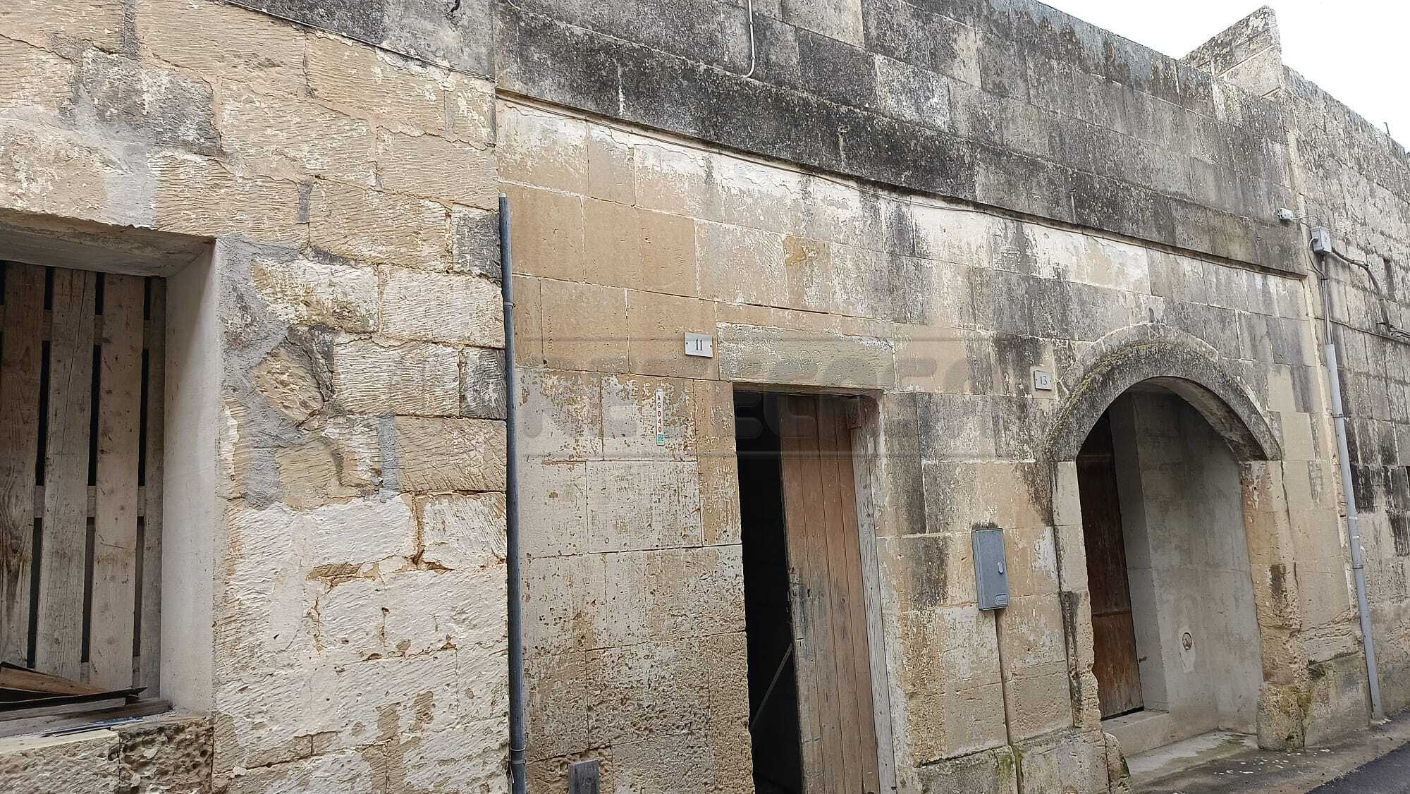 Casa indipendente con terrazzo in via le site 11, Cursi