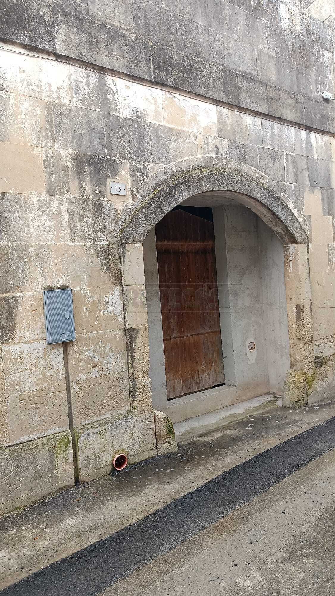 Casa indipendente con terrazzo in via le site 11, Cursi