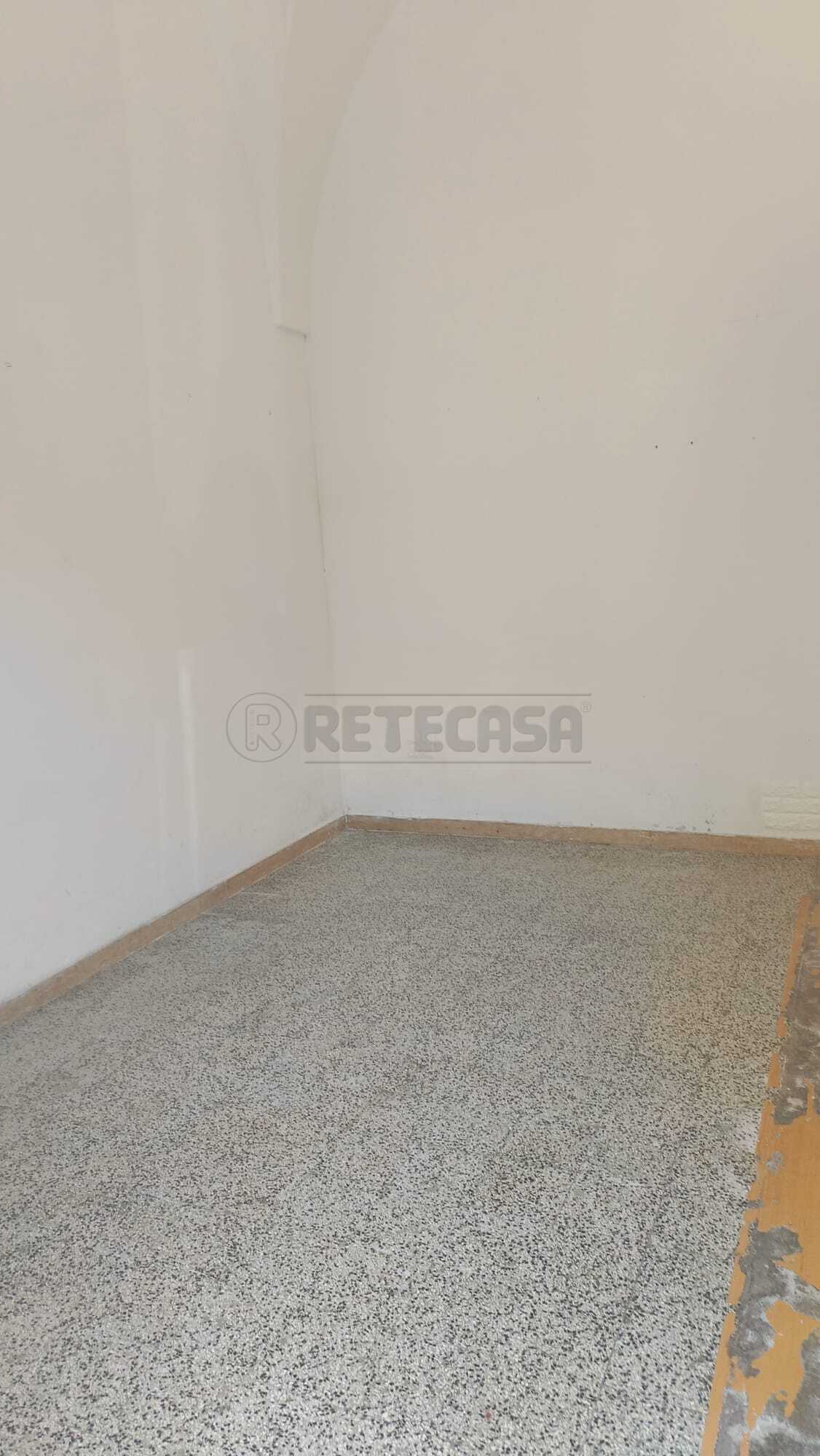 Casa indipendente con giardino in via thaon de revel, Maglie
