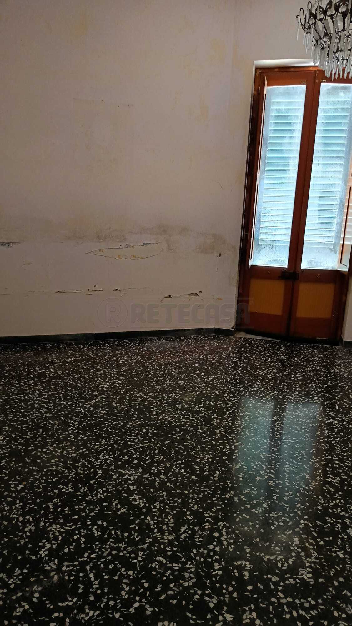 Quadrilocale con giardino in via apulia 3, Martano