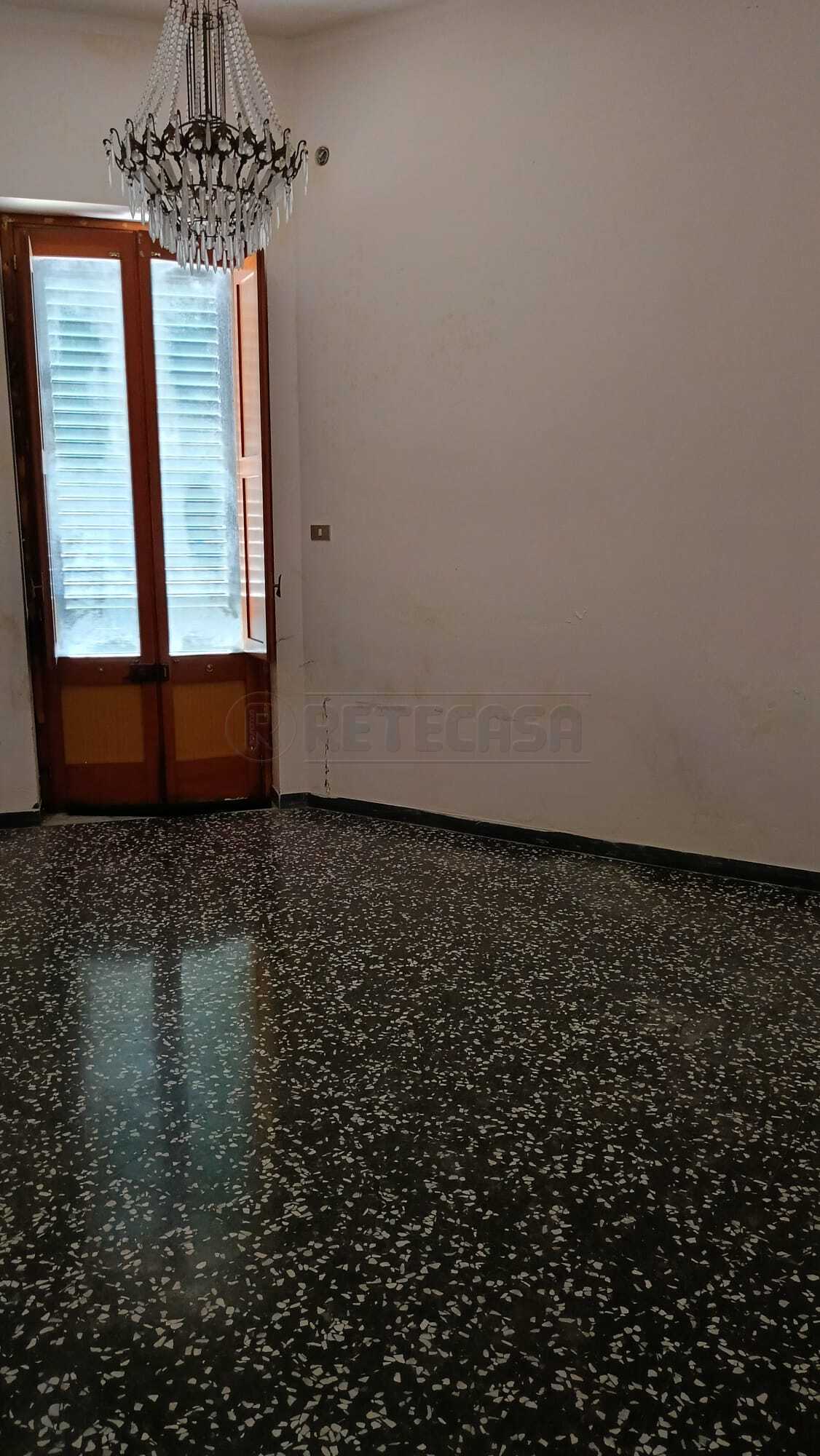Quadrilocale con giardino in via apulia 3, Martano