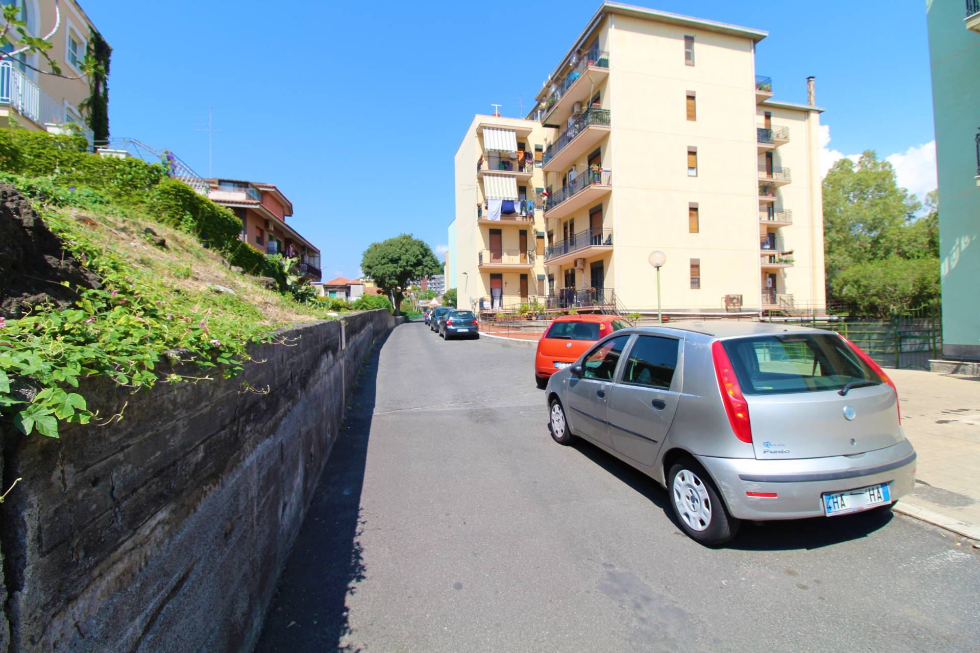 Box o garage in vendita a Catania, Via Leucatia - via del Bosco