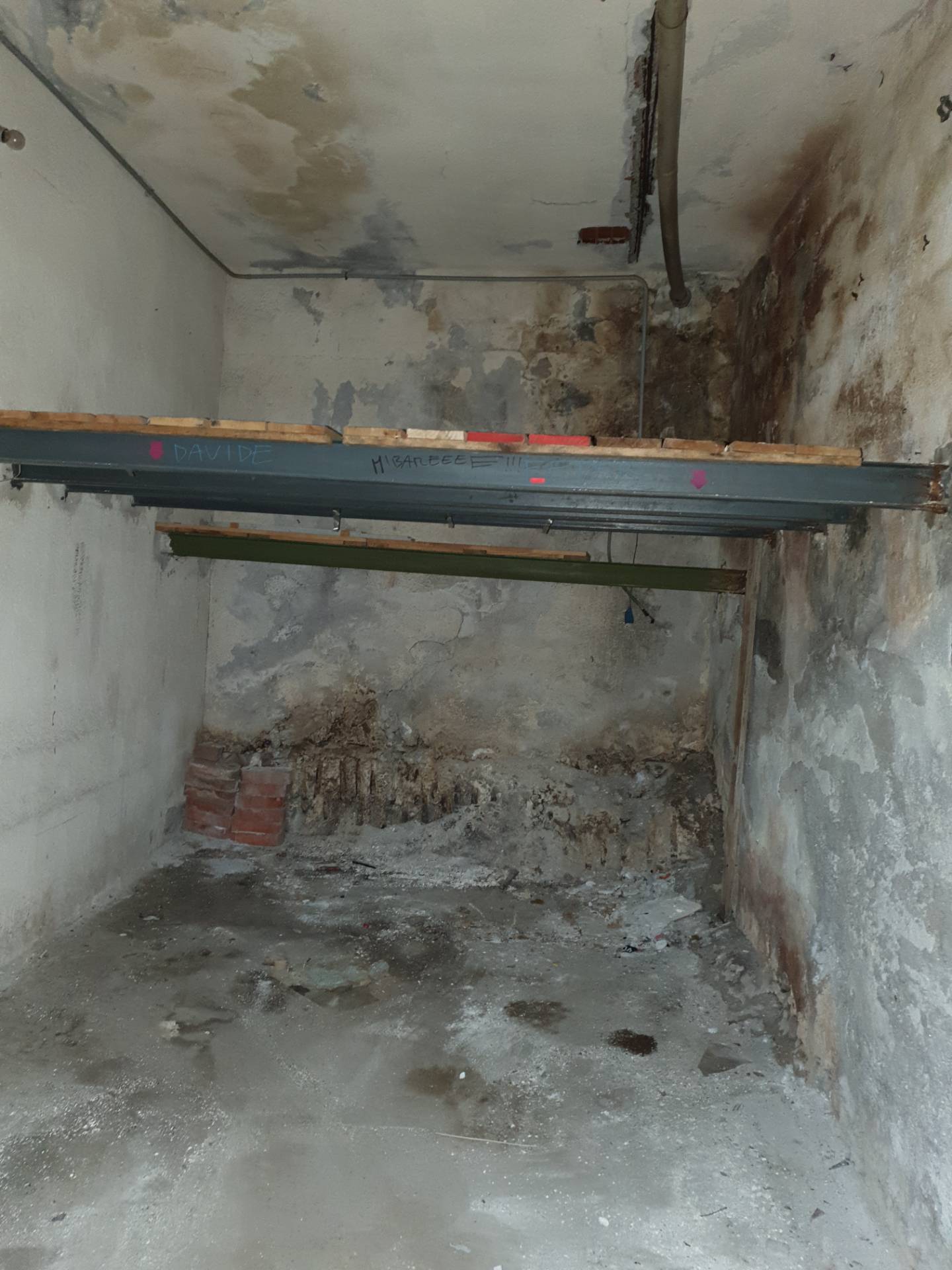 Box o garage in vendita a Catania, Via Leucatia - via del Bosco