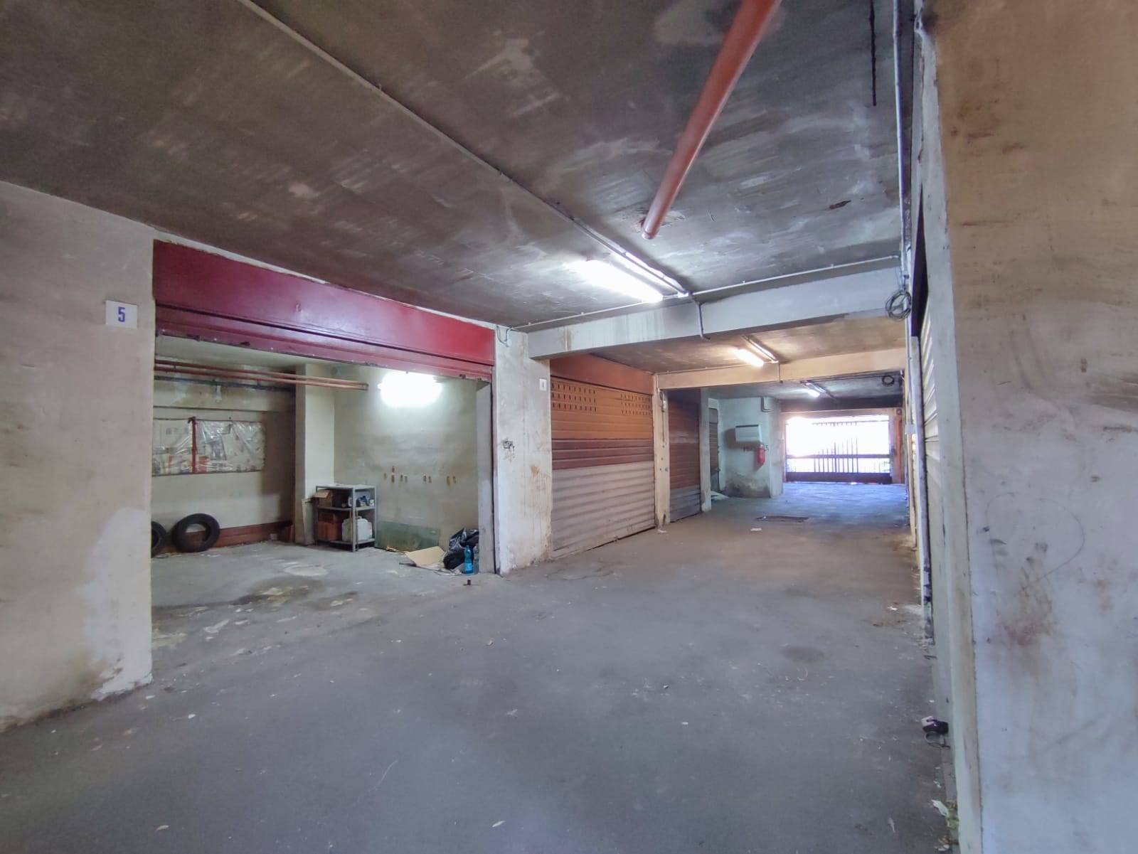 Box o garage in vendita a Catania, Via Leucatia - via del Bosco