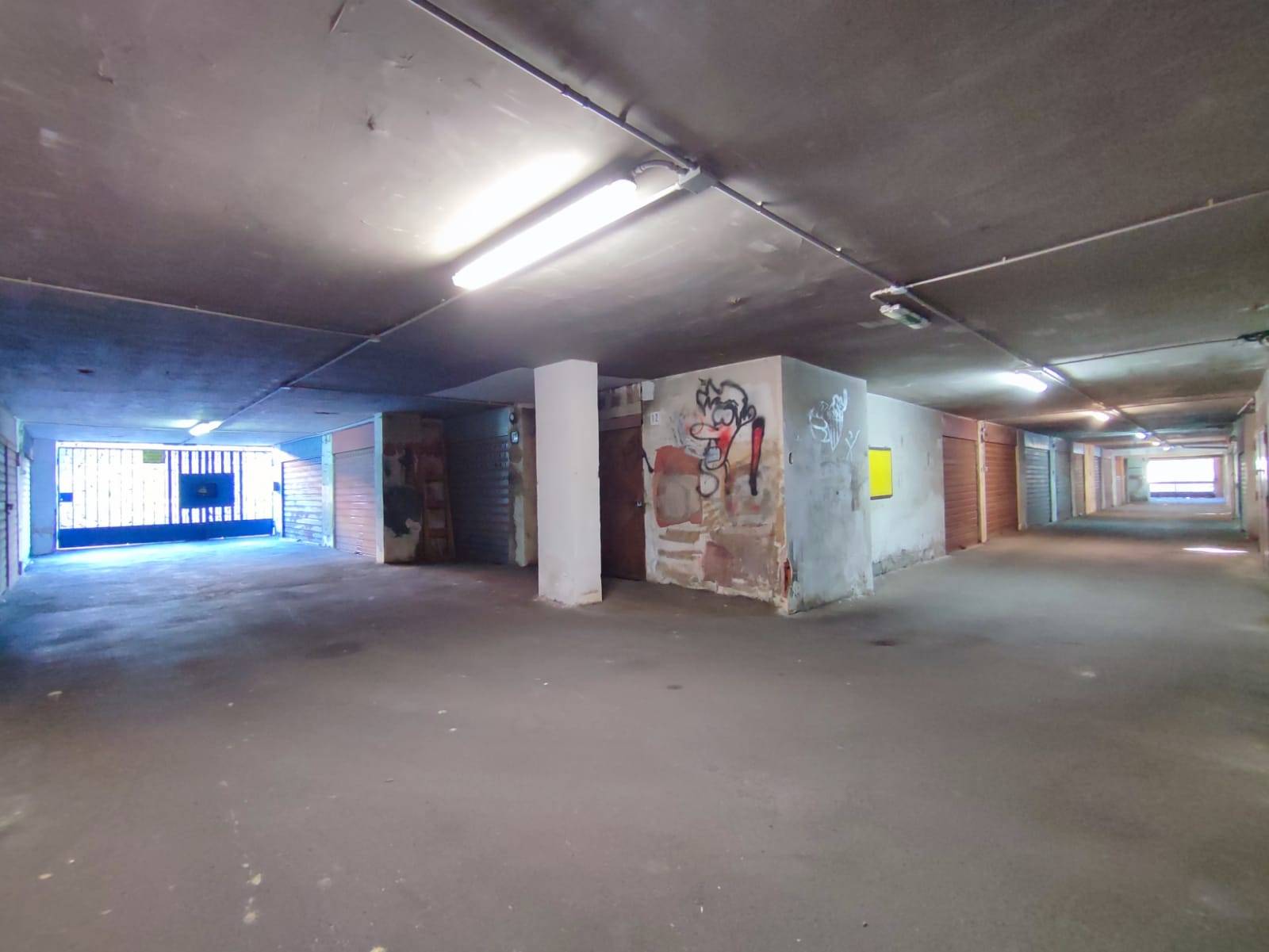 Box o garage in vendita a Catania, Via Leucatia - via del Bosco