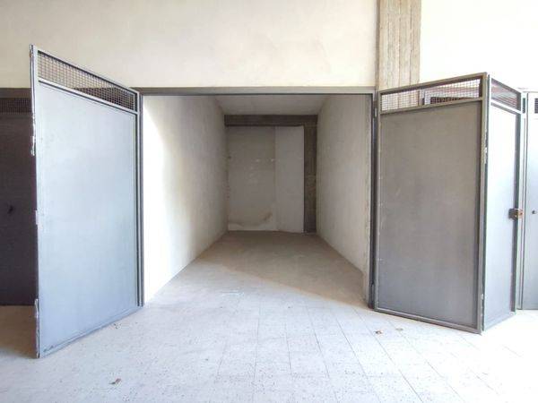 Box o garage in vendita a Catania, Via Leucatia - via del Bosco