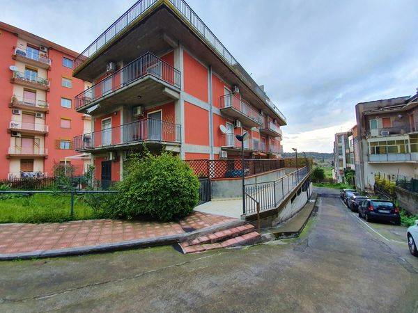 Box o garage in vendita a Catania, Via Leucatia - via del Bosco