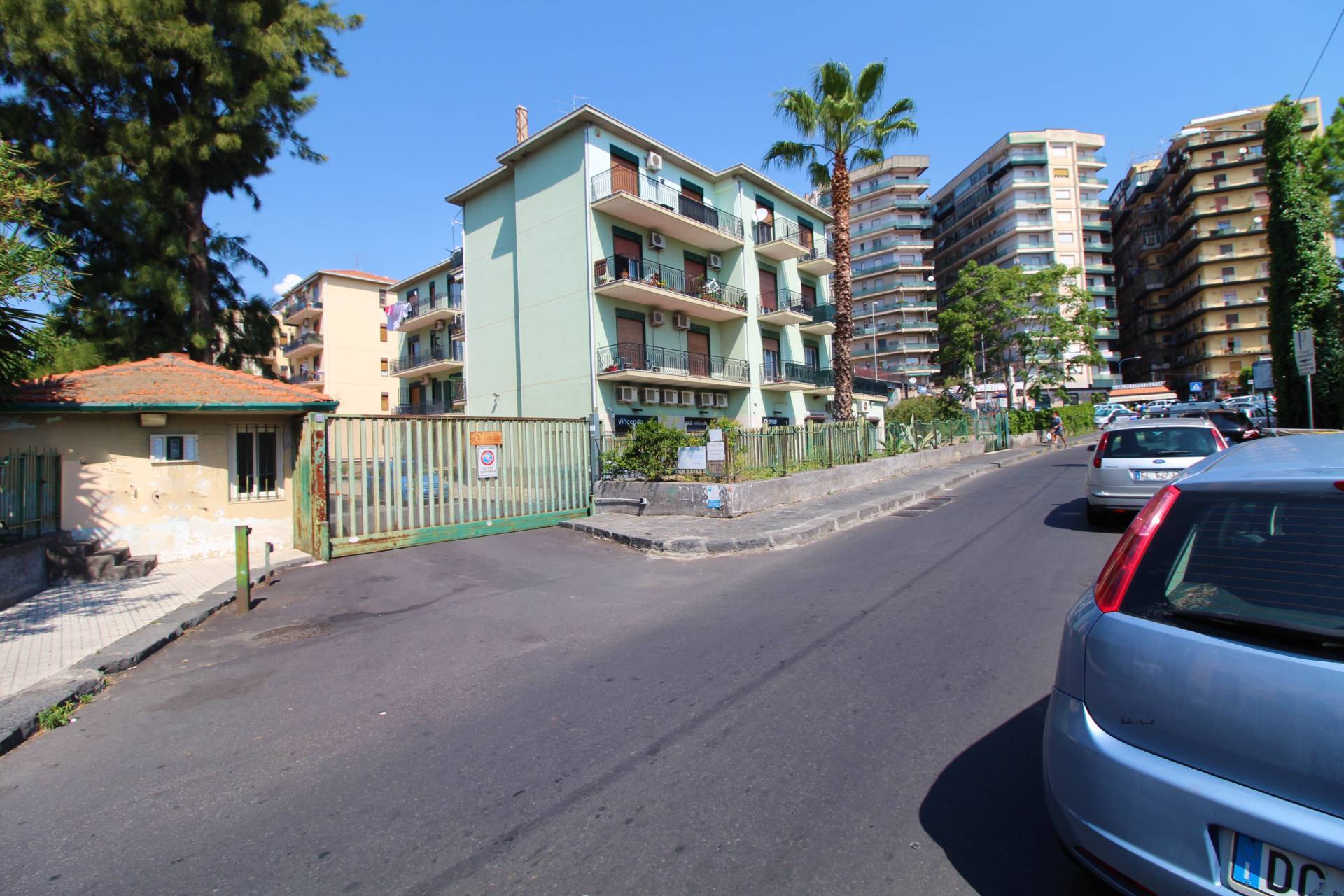 Box o garage in vendita a Catania, Via Leucatia - via del Bosco
