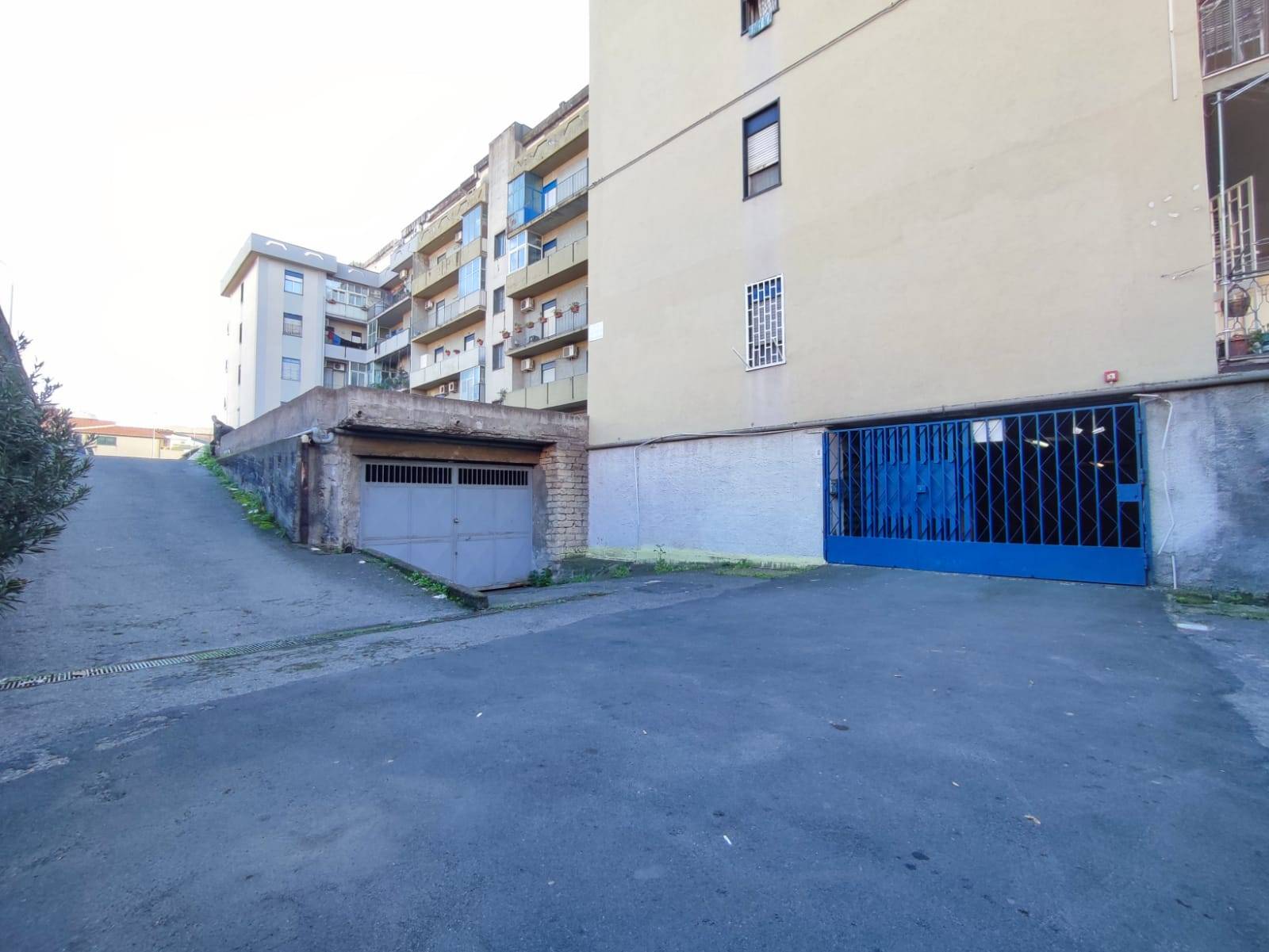 Box o garage in vendita a Catania, Via Leucatia - via del Bosco