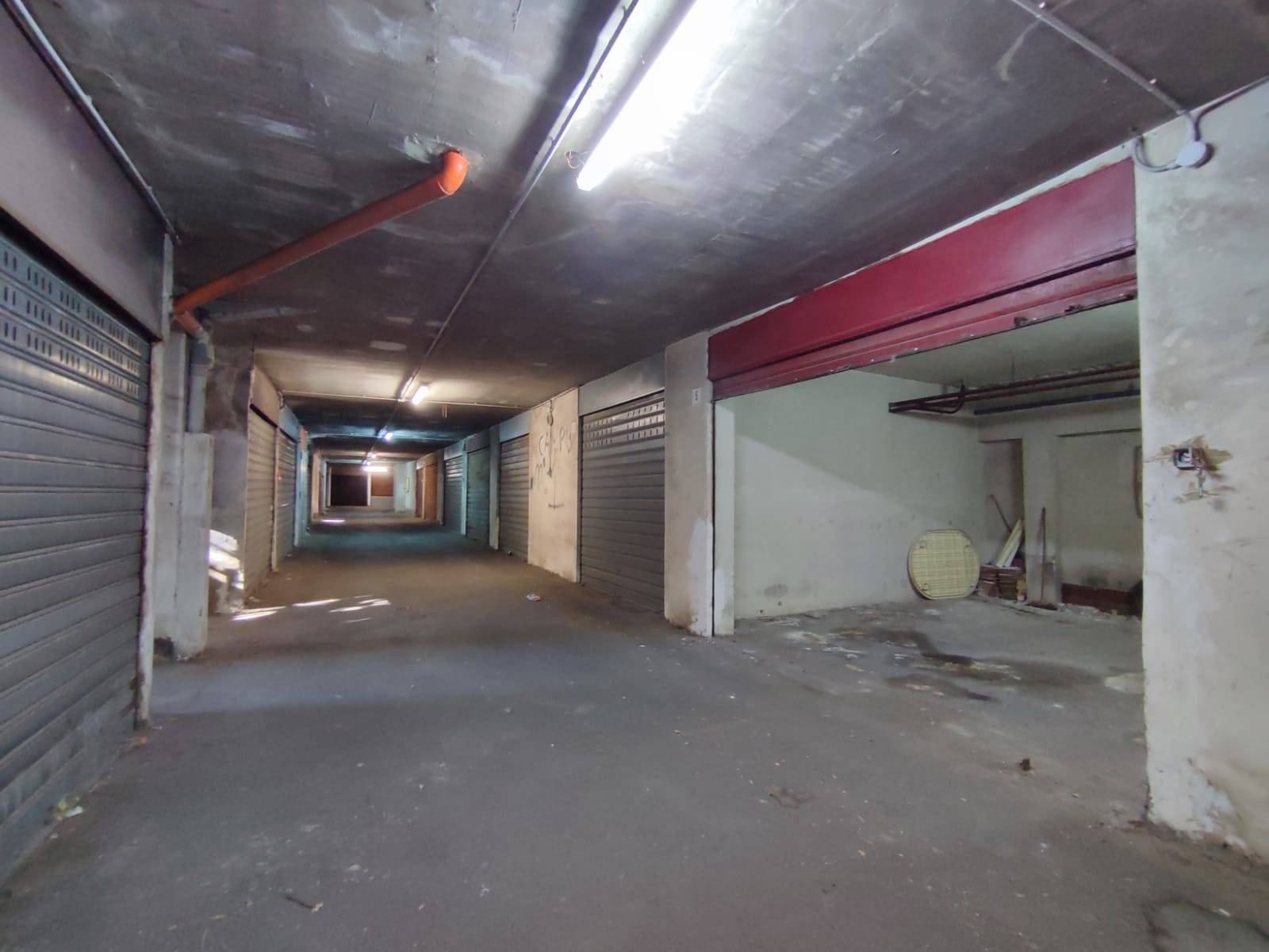 Box o garage in vendita a Catania, Via Leucatia - via del Bosco