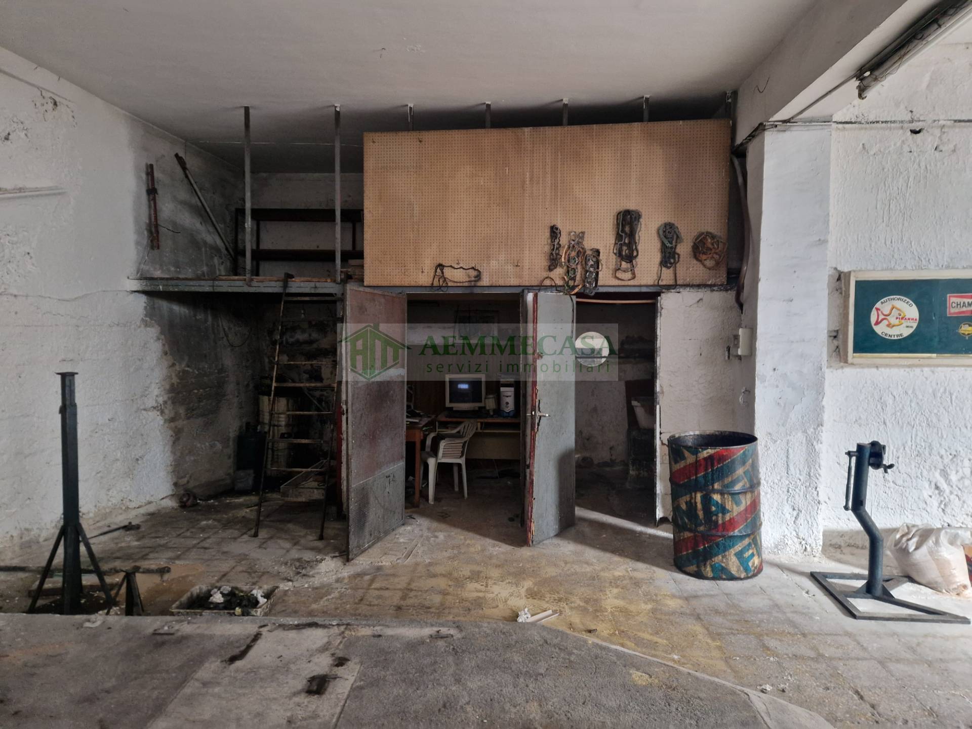 Deposito in affitto a Catania, Via Leucatia - via del Bosco