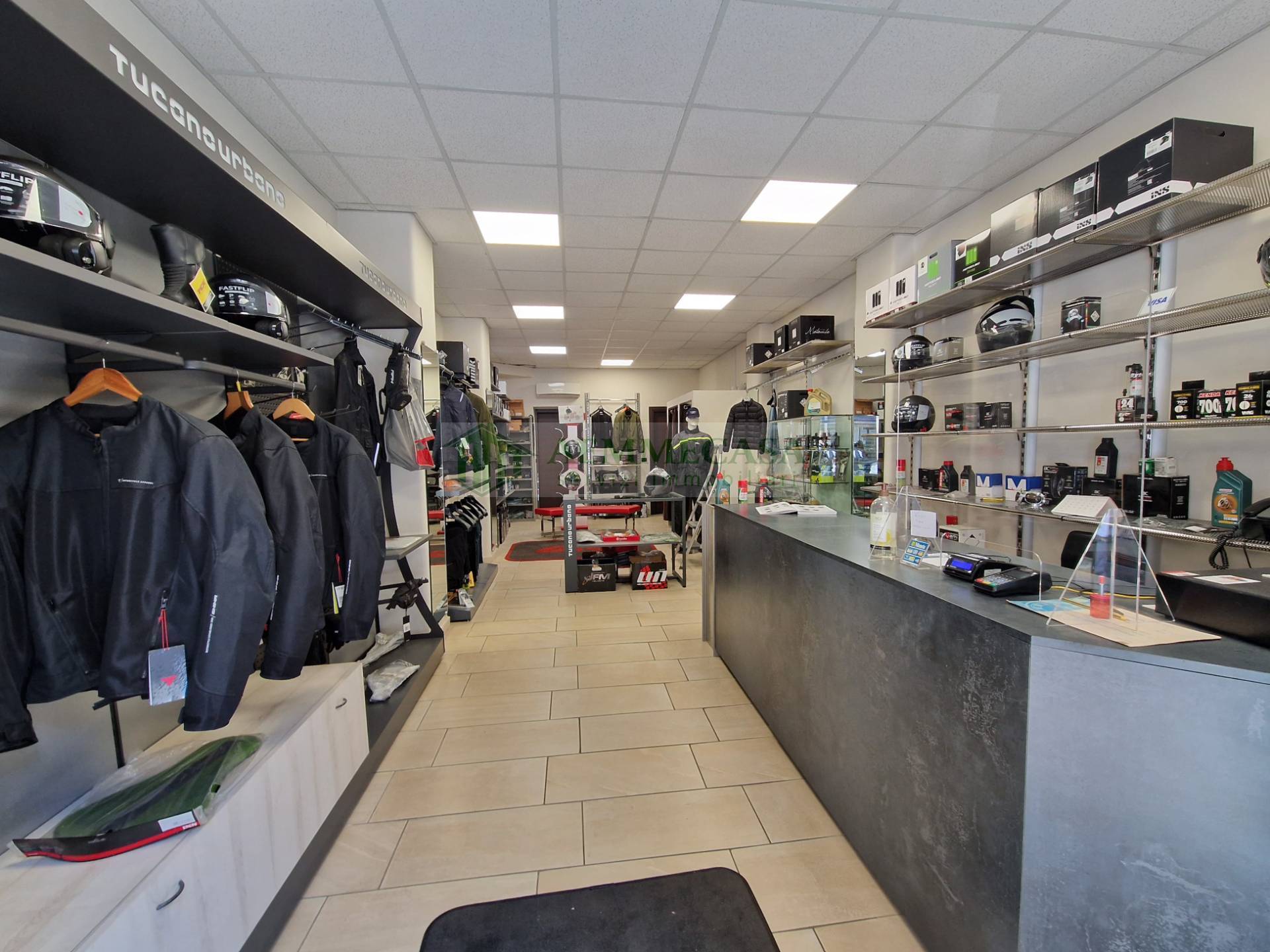 Locale commerciale in vendita a Catania, Zona centro