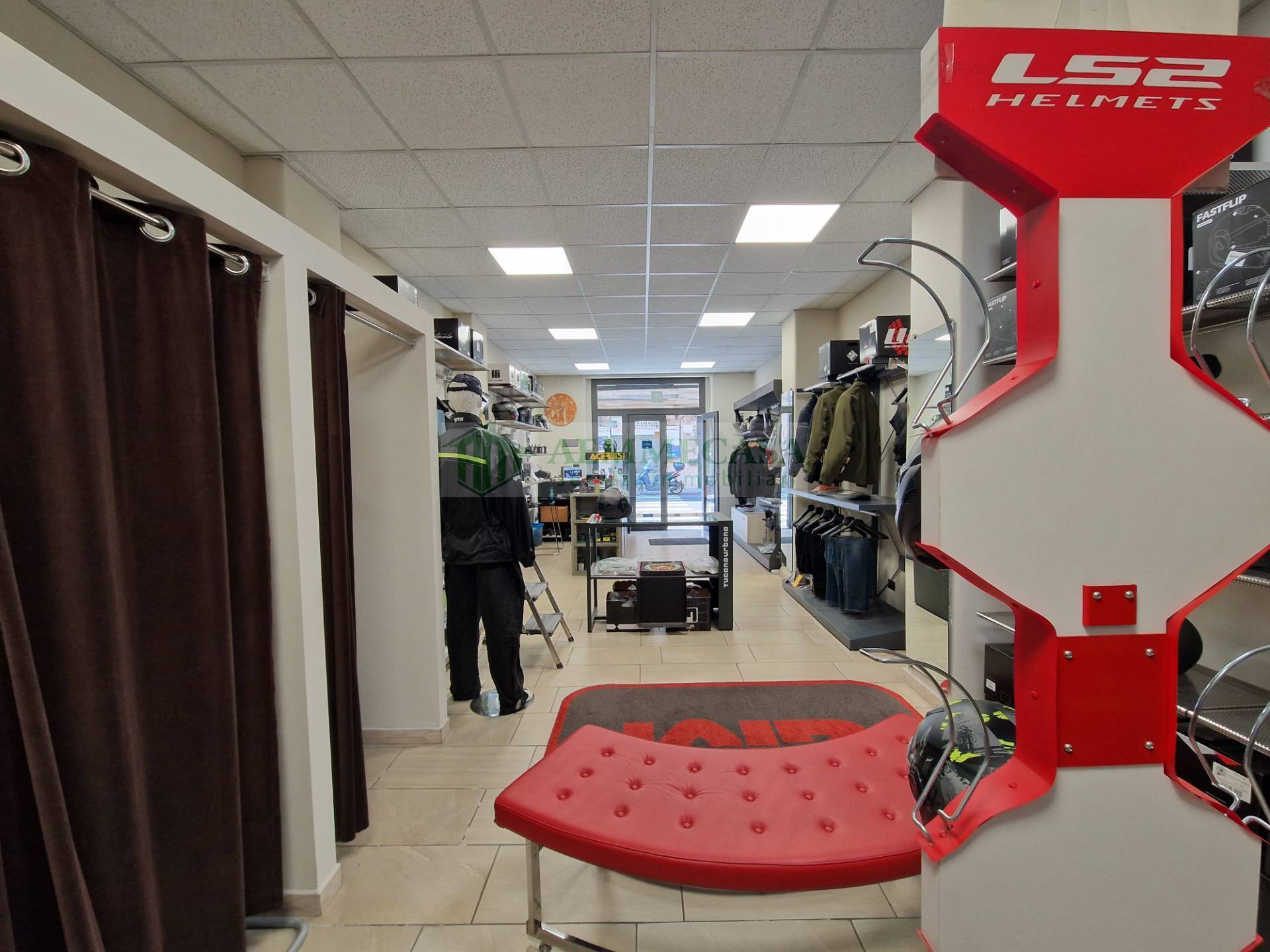 Locale commerciale in vendita a Catania, Zona centro