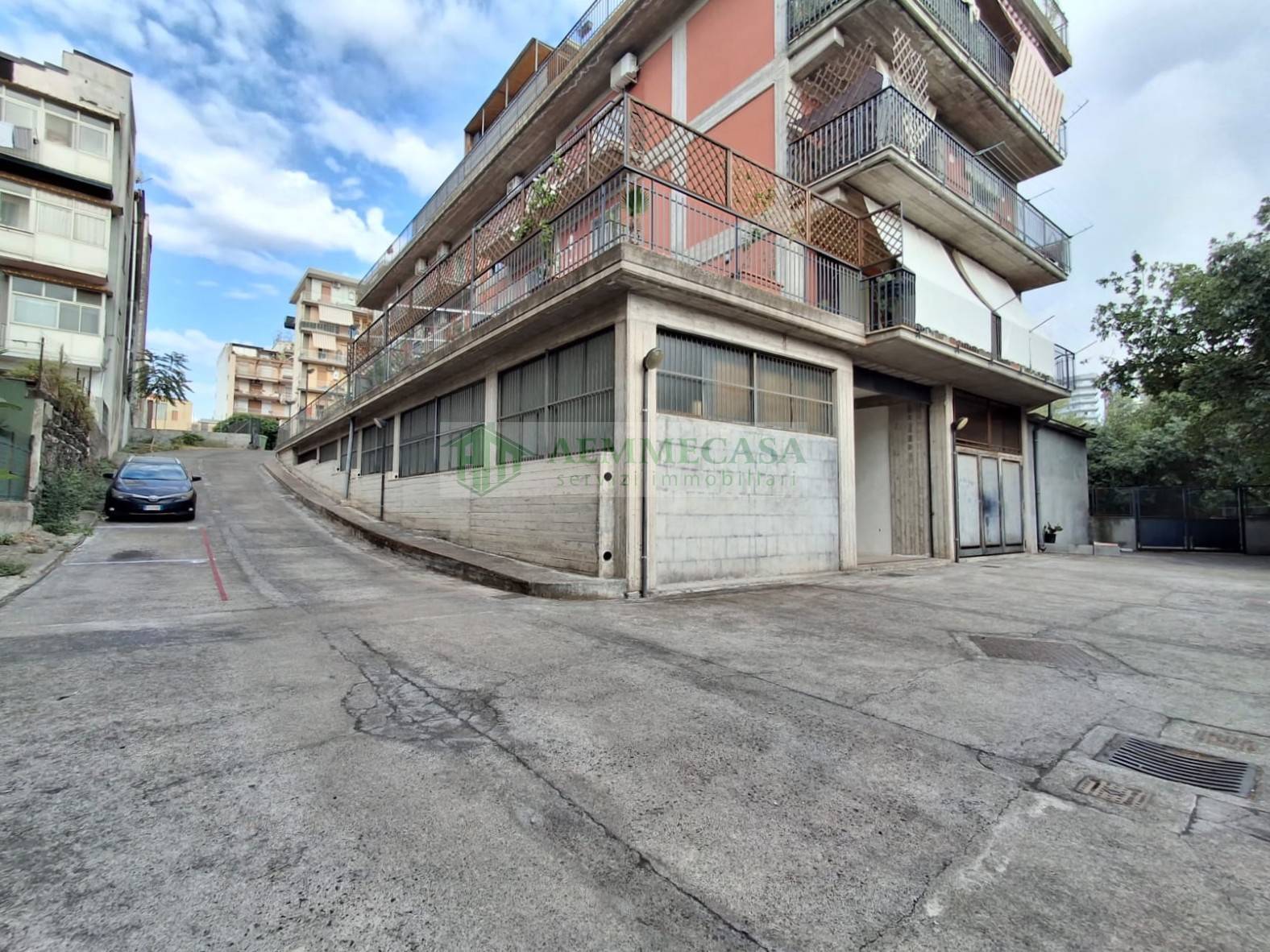 Deposito in affitto a Catania, Via Leucatia - via del Bosco