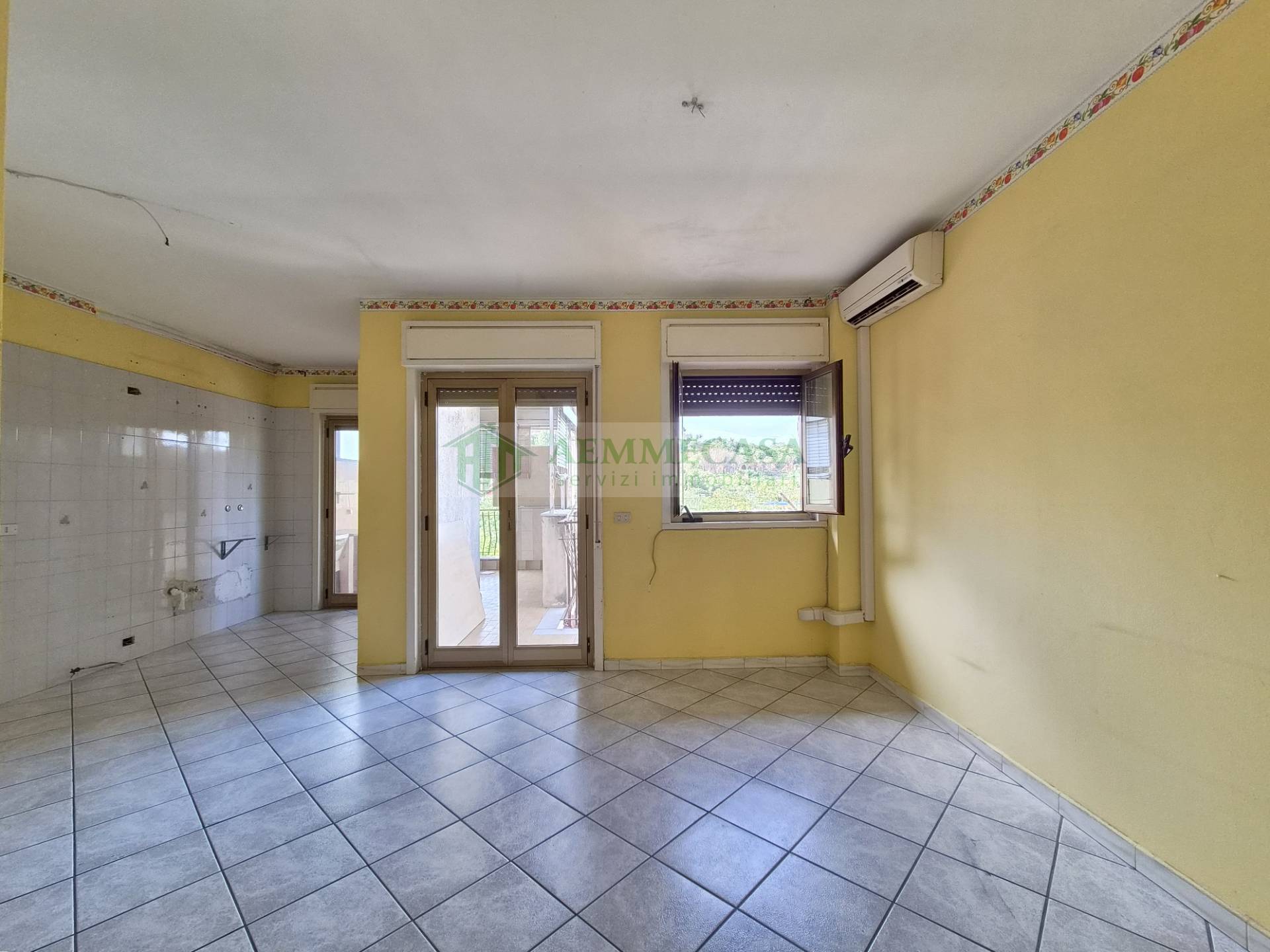 Appartamento con terrazzo a livello in vendita a Catania, Via Leucatia - via del Bosco