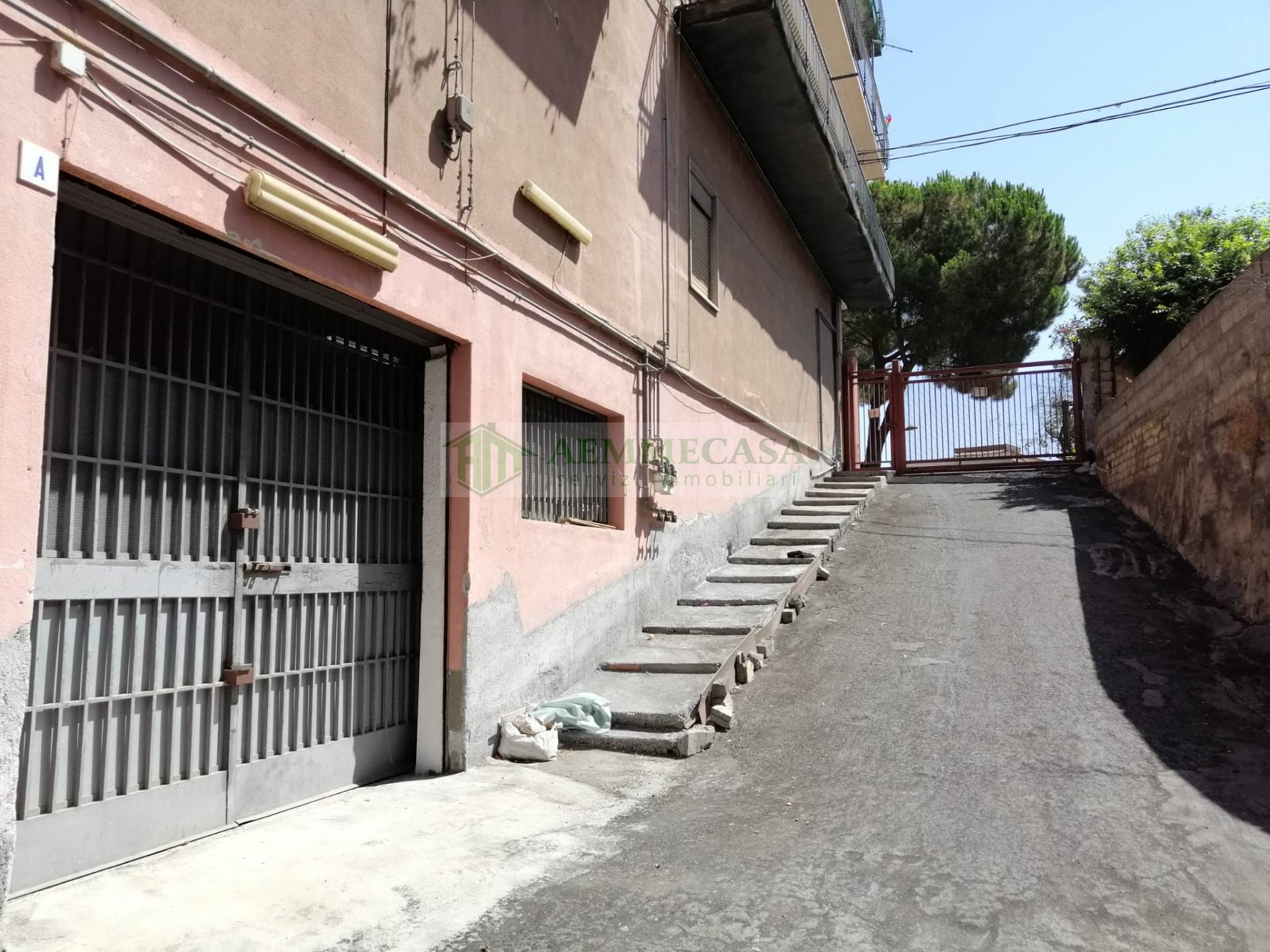 Deposito in vendita a Catania, Via Leucatia - via del Bosco
