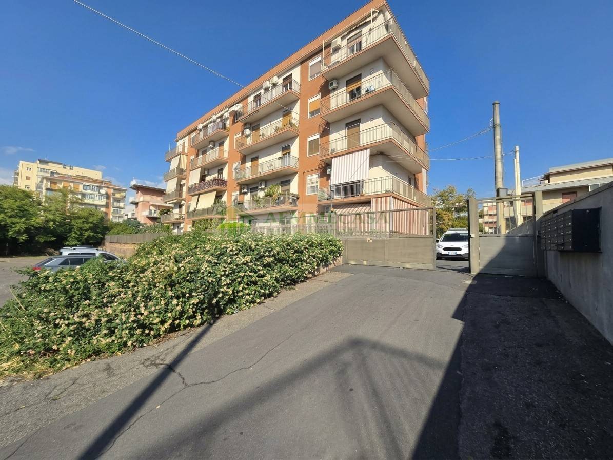 Appartamento in affitto a Catania, Via Leucatia - via del Bosco
