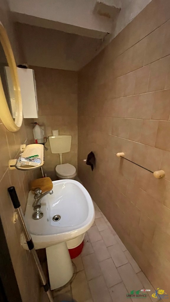 Locale commerciale in vendita in strada garibaldi, Parma