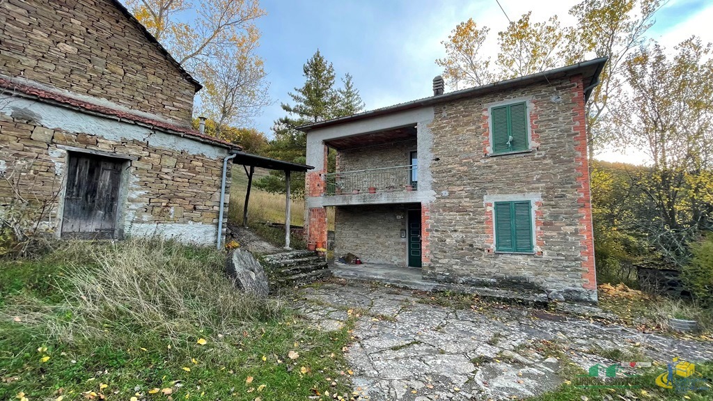 Rustico con giardino in pessola casa gasparone 81, Varsi