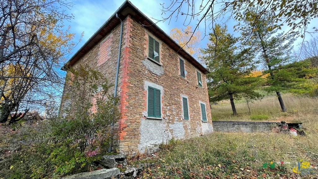 Rustico con giardino in pessola casa gasparone 81, Varsi