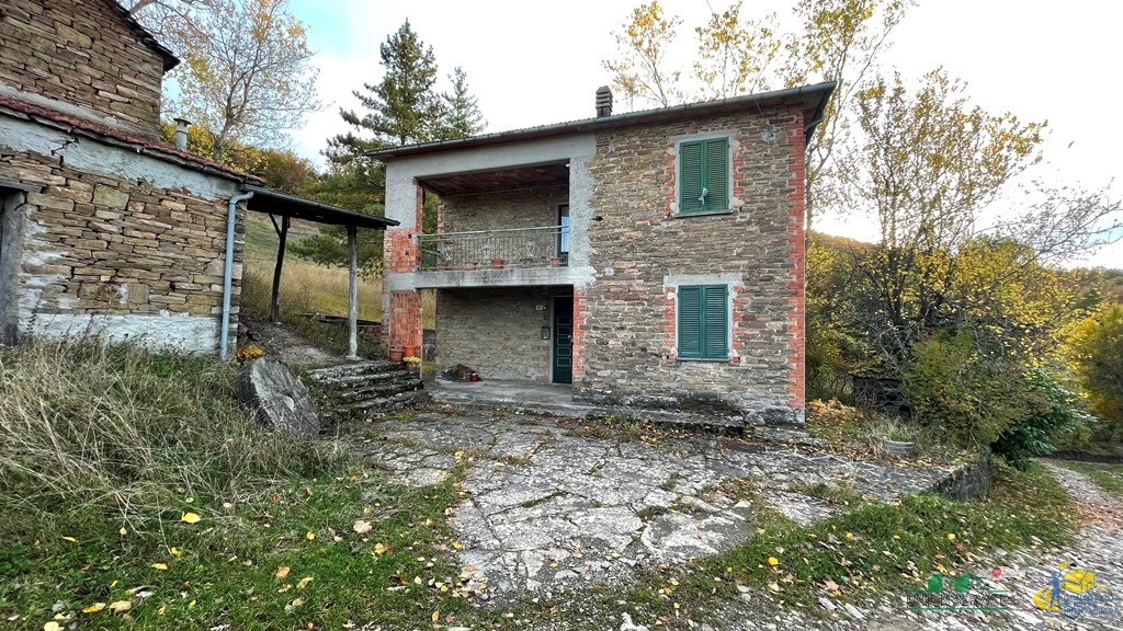 Rustico con giardino in pessola casa gasparone 81, Varsi