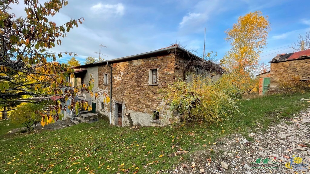 Rustico con giardino in pessola casa gasparone 81, Varsi