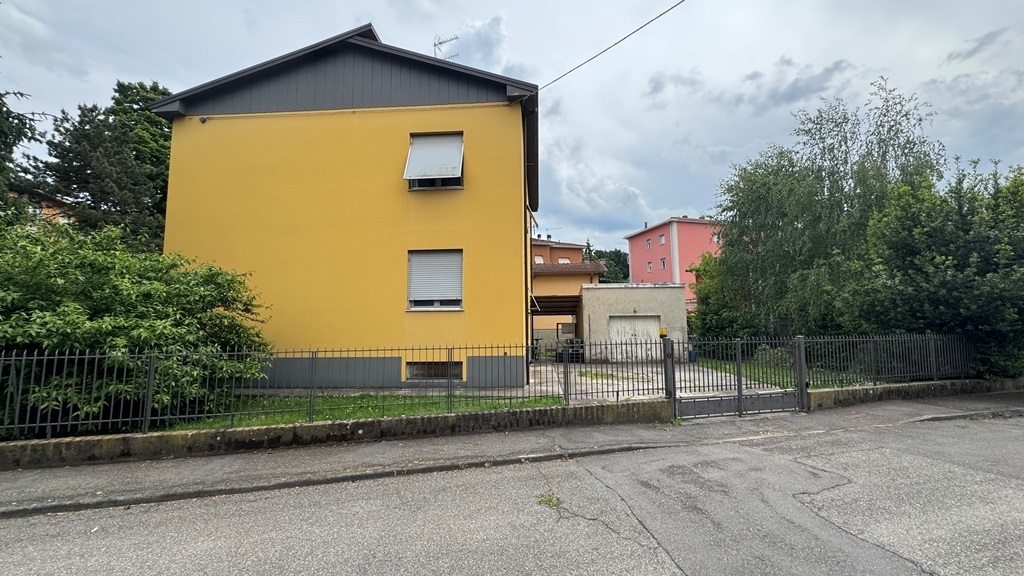 Casa indipendente in vendita in via giacomo leopardi, Collecchio