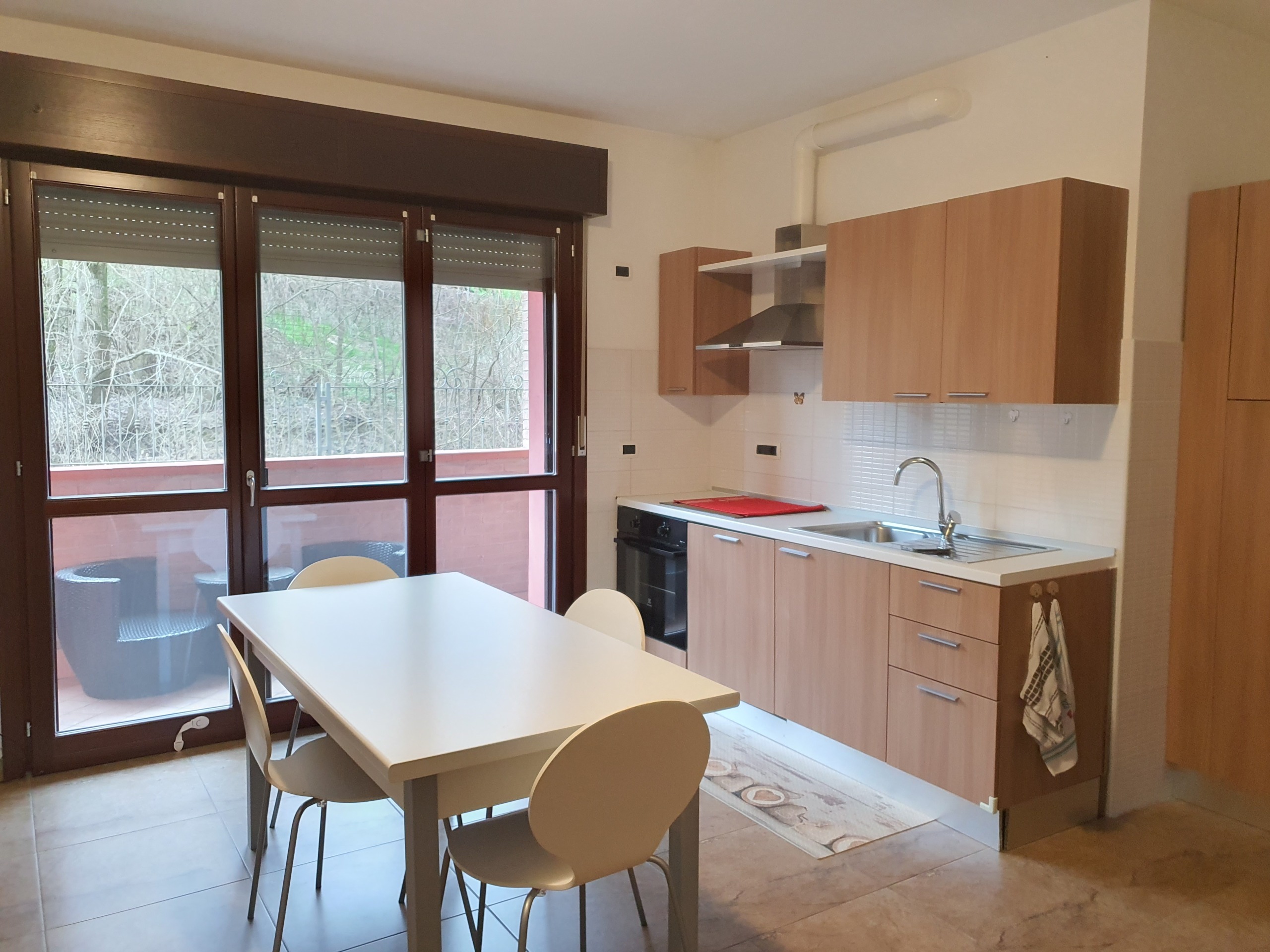 Trilocale con box in via don milani, Medesano