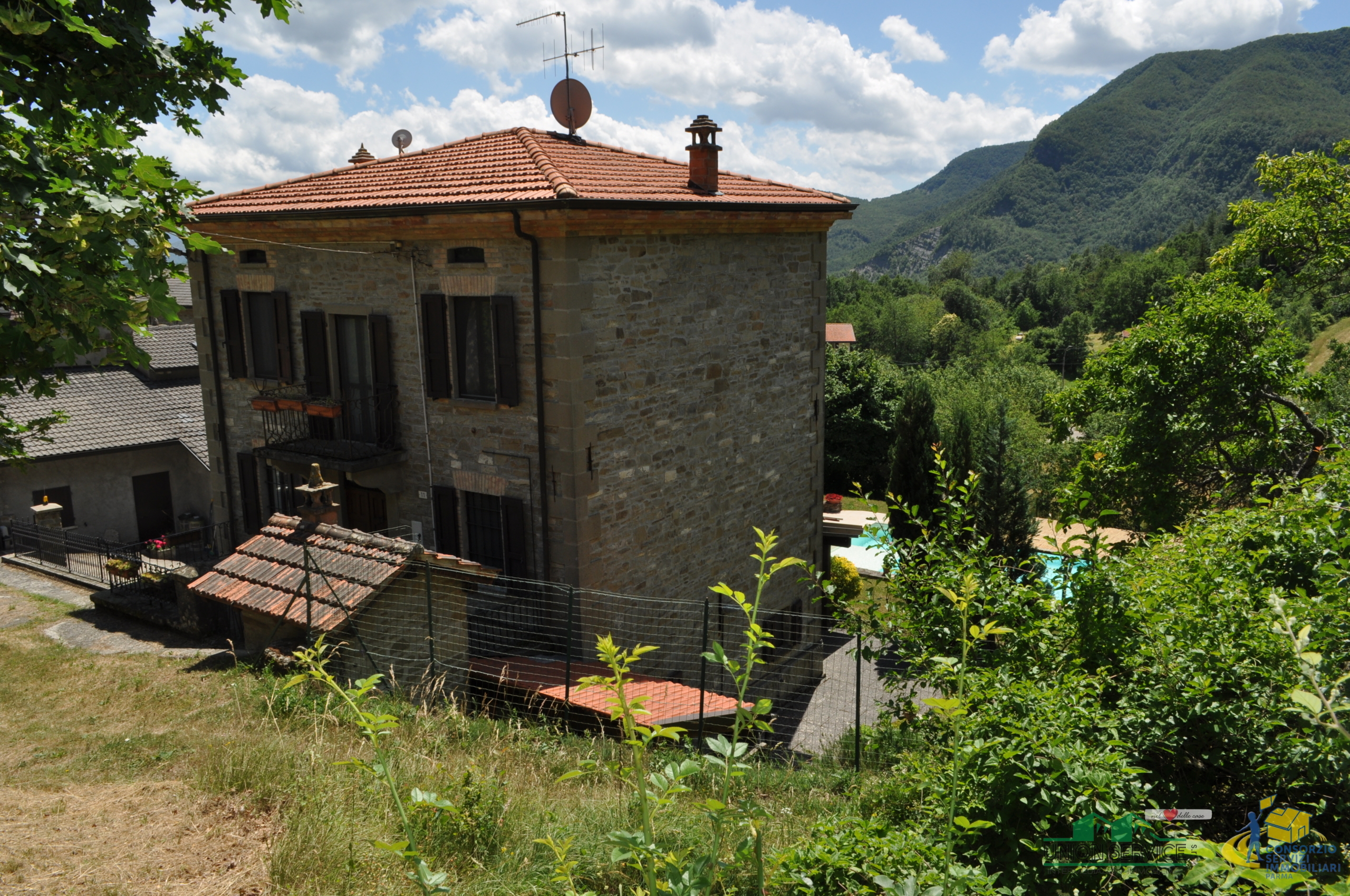 Casa indipendente con terrazzo in via maestri, Valmozzola