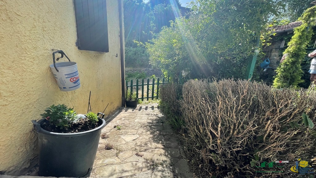 Casa indipendente con giardino in strada provinciale carobbio, Tizzano Val Parma