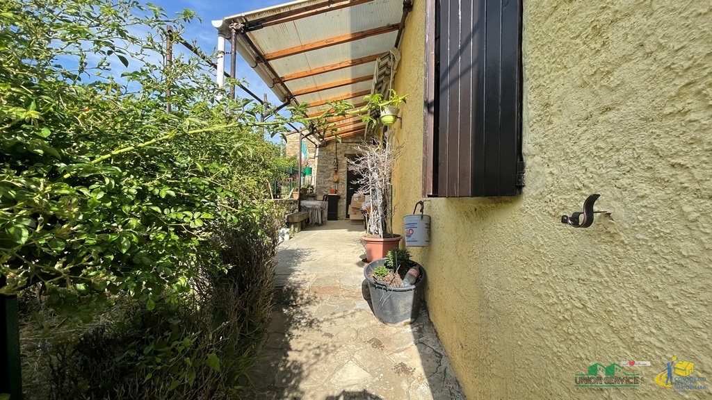 Casa indipendente con giardino in strada provinciale carobbio, Tizzano Val Parma