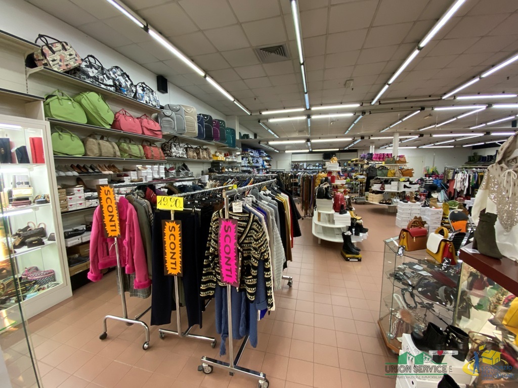 Locale commerciale in vendita in viale sandro pertini 1, Collecchio