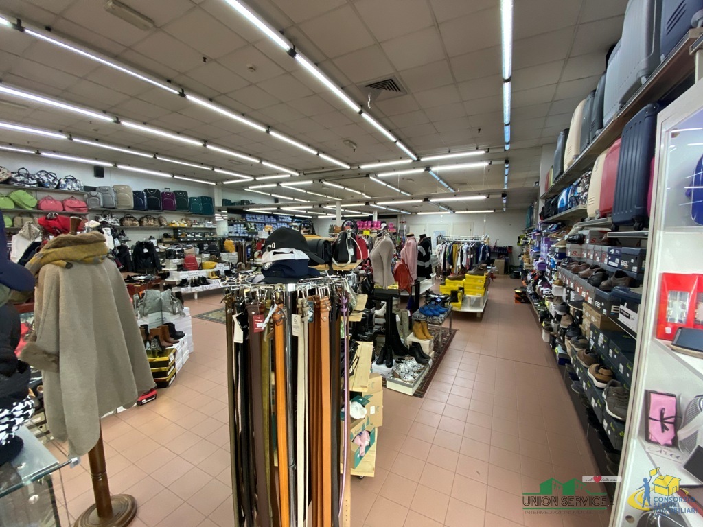 Locale commerciale in vendita in viale sandro pertini 1, Collecchio