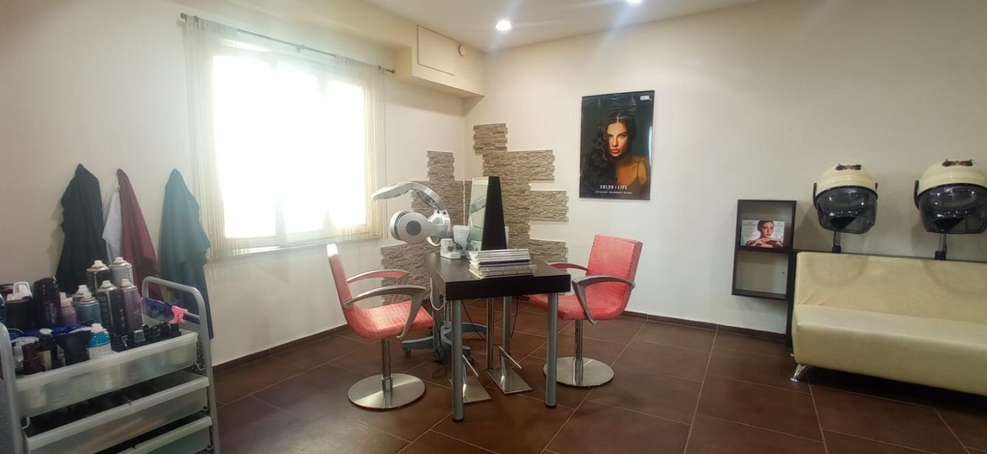 Locale commerciale ristrutturata, Vinci toiano