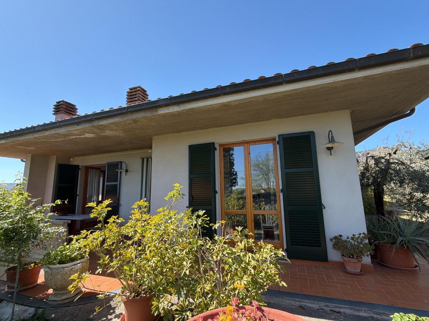 Villa con giardino a Chianni