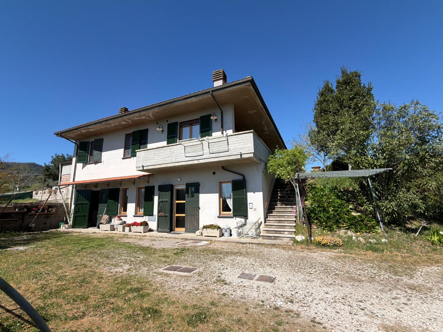 Villa con giardino a Chianni