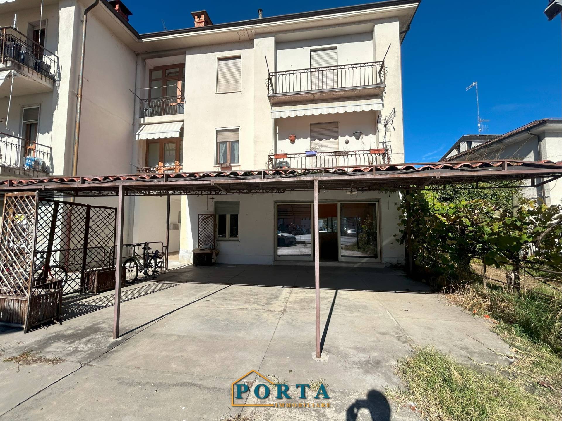 Locale commerciale in vendita a Clavesana