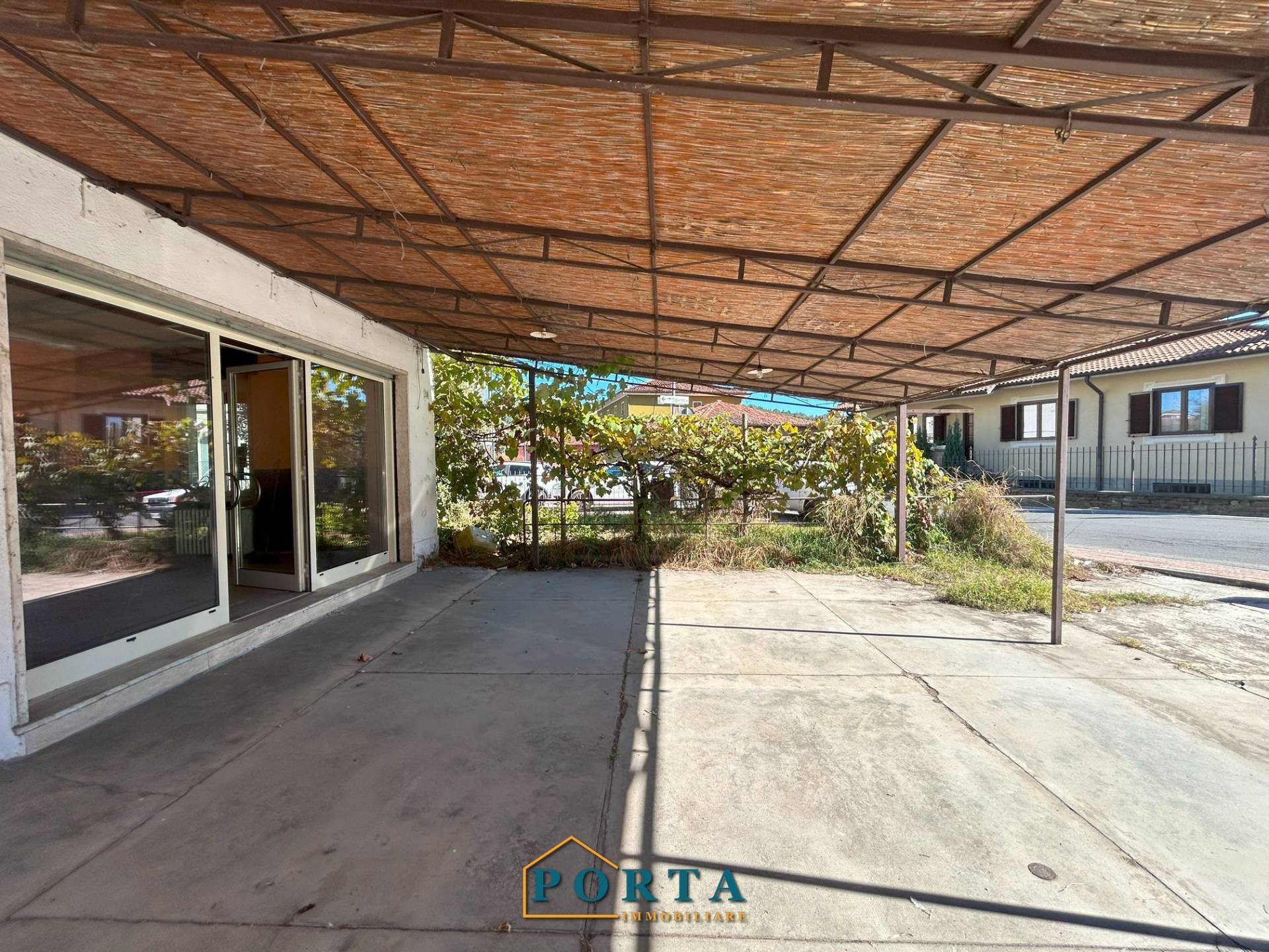 Locale commerciale in vendita a Clavesana