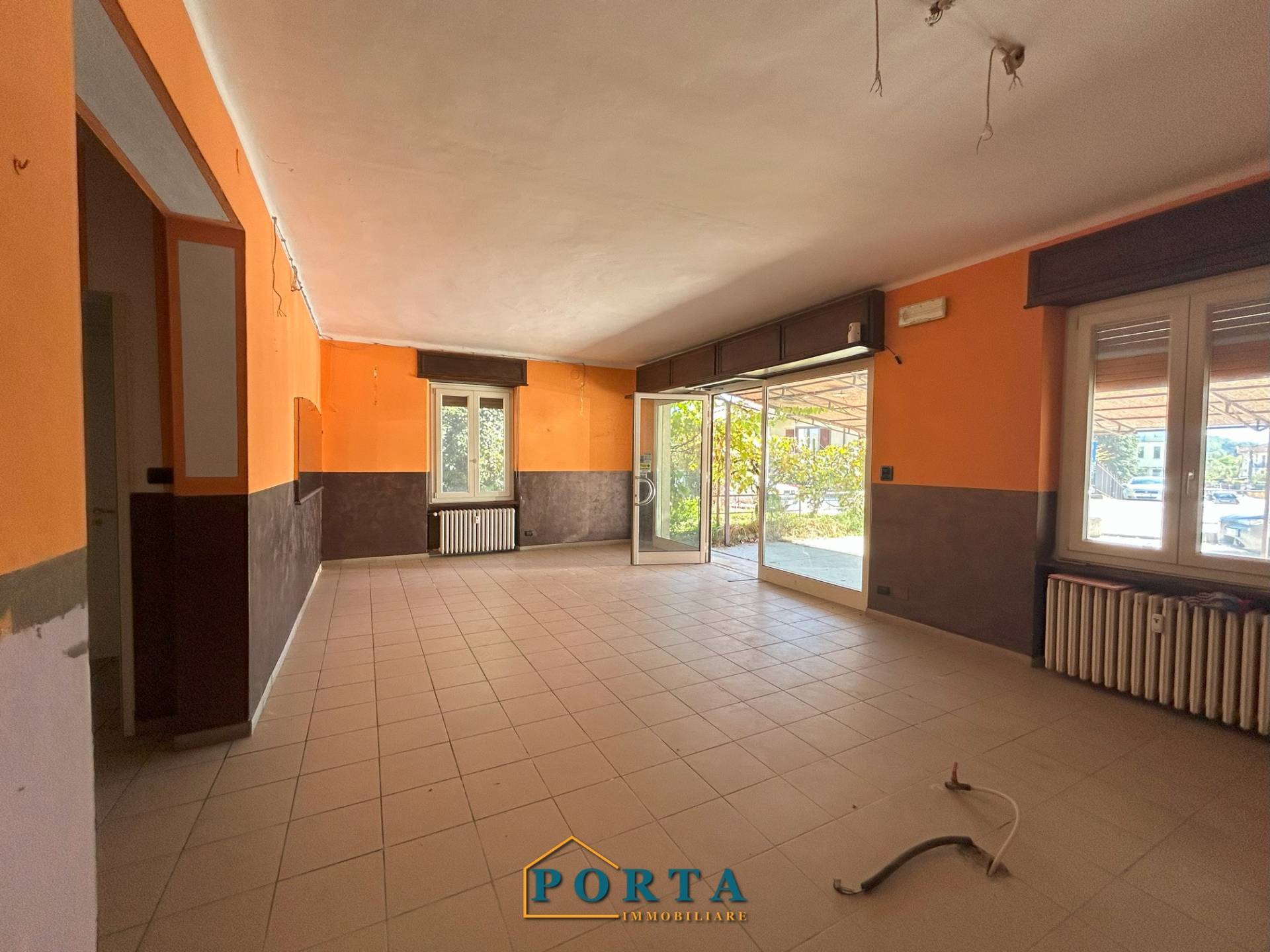 Locale commerciale in vendita a Clavesana