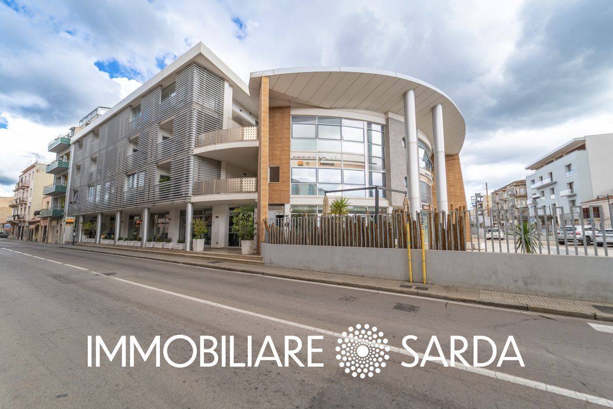 Locale commerciale in vendita a Olbia, San Simplicio