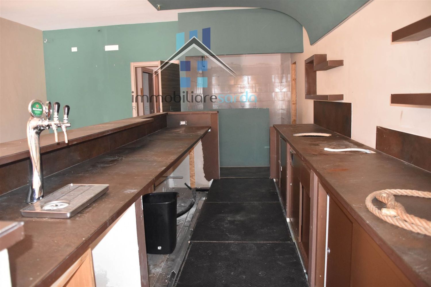 Locale commerciale in vendita a Golfo Aranci